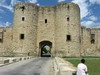 Stadspoort Aigues Mortes (inzoomen op doorkijkje).